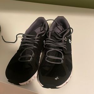 On cloud 7.5 slip on shoes black and white